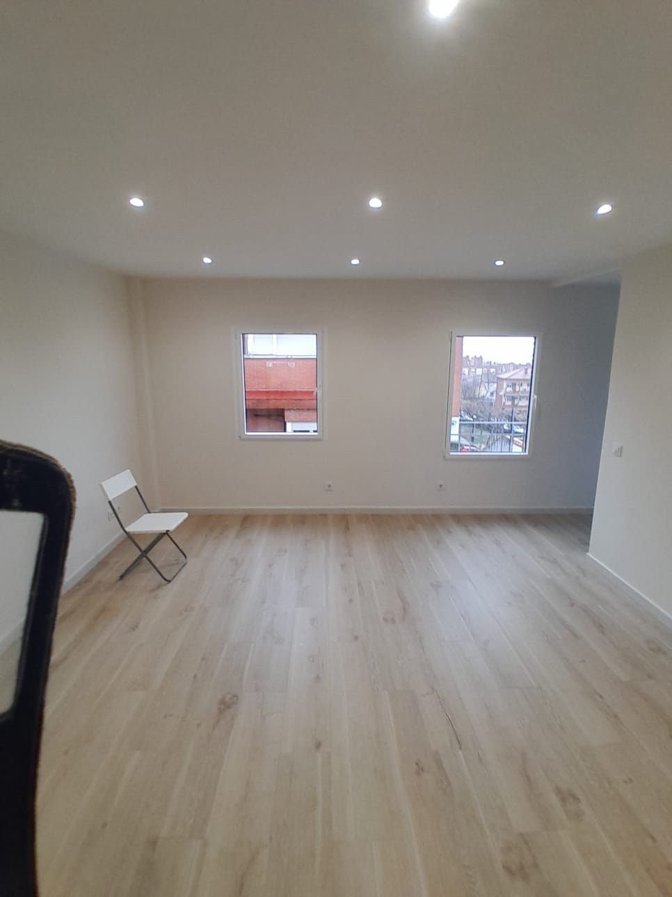 Salón reformado, vacío